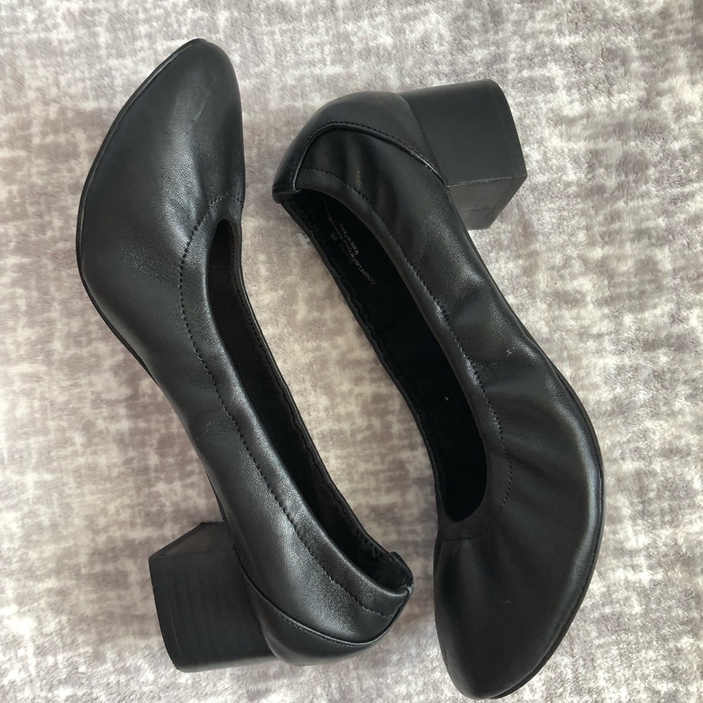 Bella Vita Women's Mattie Pump Black Leather